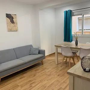 & Renovated 3-bedroom Flat Málaga